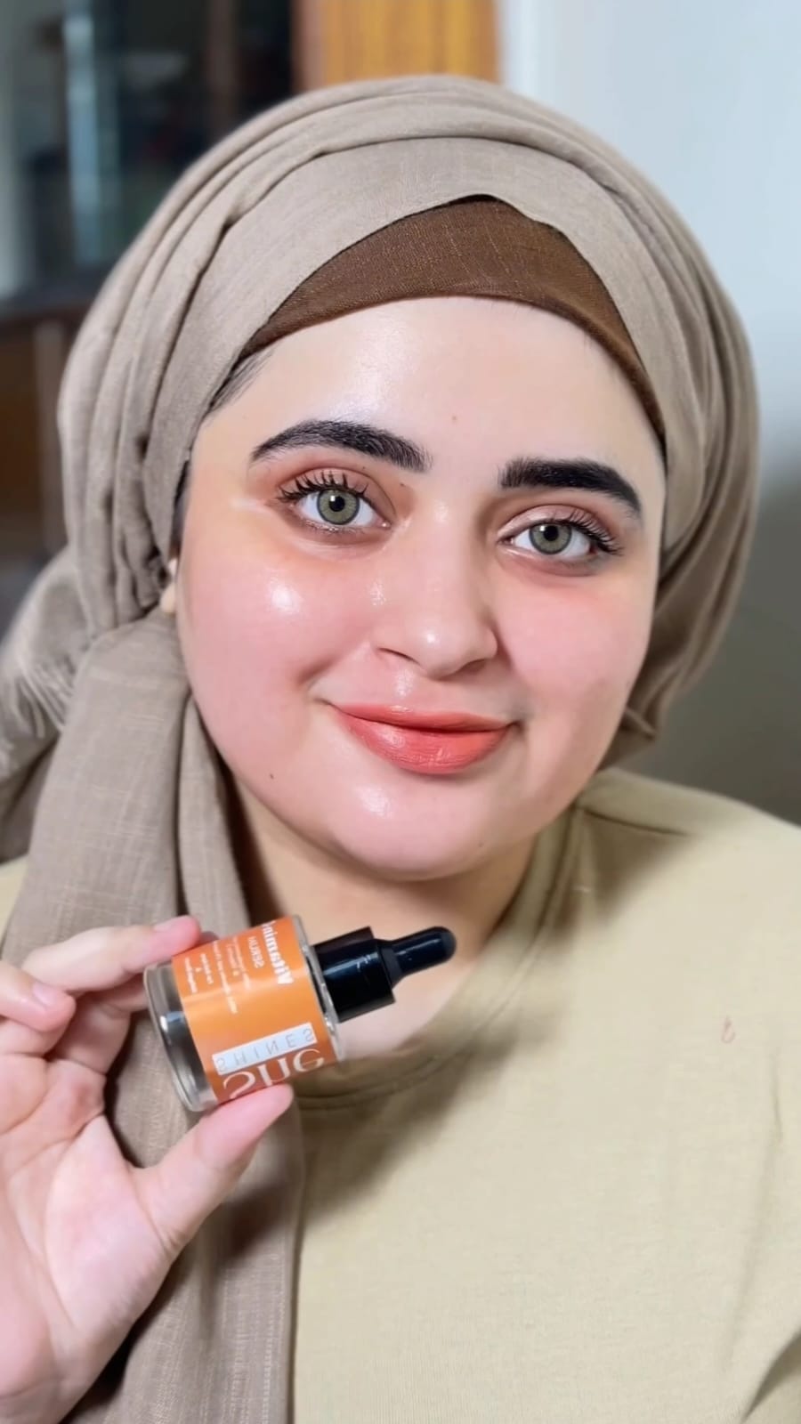 Vitamin-C SERUM (For All Skins) with hyaluronic acid & Vitamin E with hyaluronic acid &amp; Vitamin E  10% Azewbic acid 2% hysteric so  For Anti Aging Cullagen Besetar